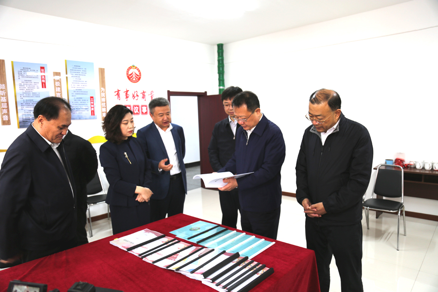 李刚到太平区政协调研时强调：围绕发展大局 积极献计出力